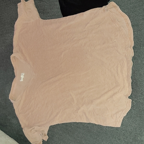 Thread & Supply v-neck size medium - NWOT - Picture 2 of 5